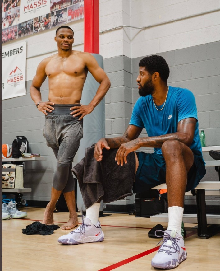 也能放大话 也能放大话