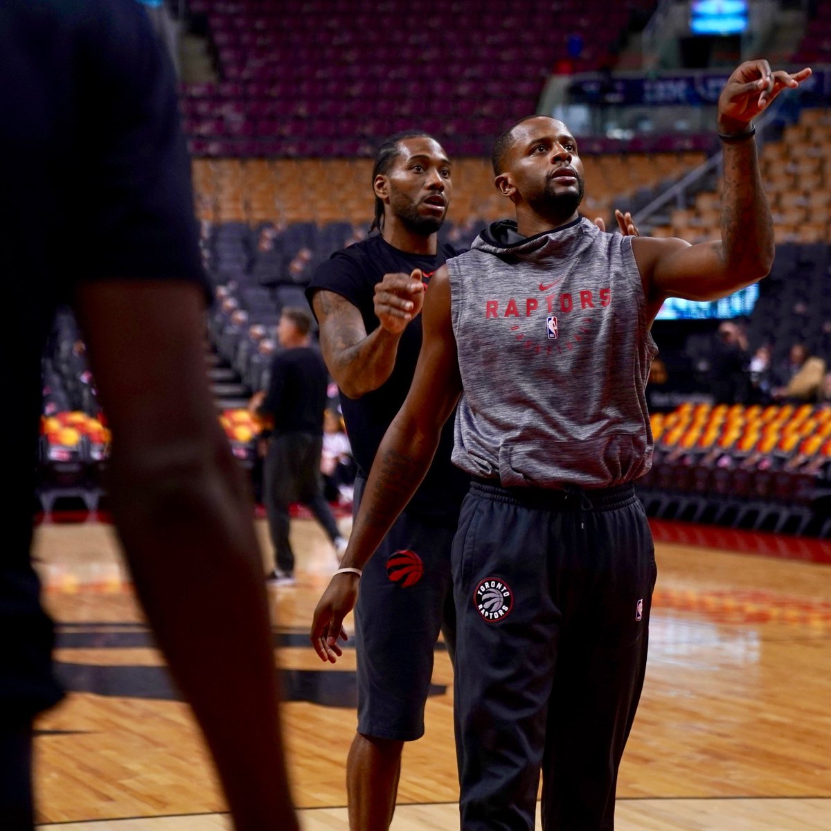 一名边锋牵 一名边锋牵